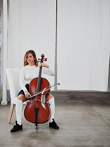 Slutty chick has no panties on and seduces her music instructor