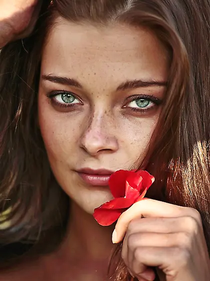 Indiana A takes her clothes off in the filed and shows her trimm