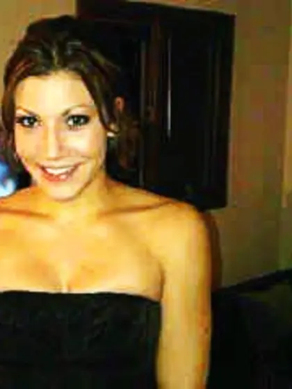 Kristen gave her pussy a workout on the GGW bus