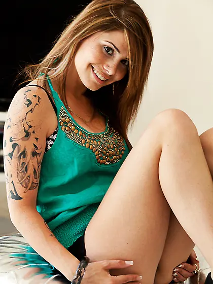 Hailey Leigh takes her hot lingerie off and shows us her amazing