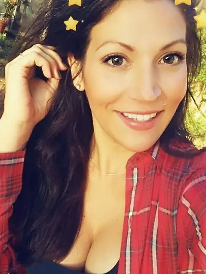 Kristen gave her pussy a workout on the GGW bus