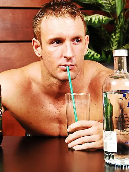 Huge titted inked brunette Mason Moore gets her hairless pussy t