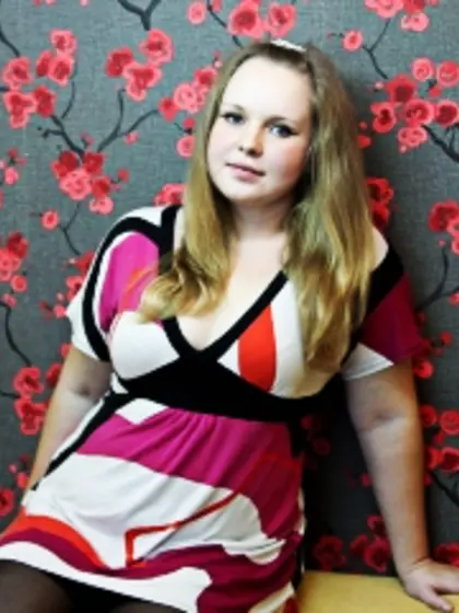 Brunette girl4u perform anal