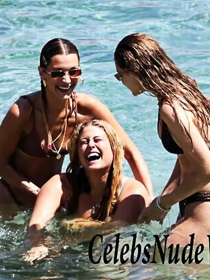 Bella Hadid & Gigi Hadid Bikini