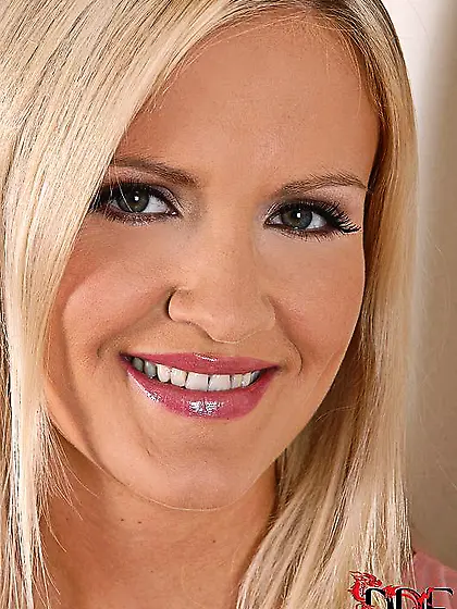 Blonde hottie Andrea Francis slips out of her cute lingerie to m