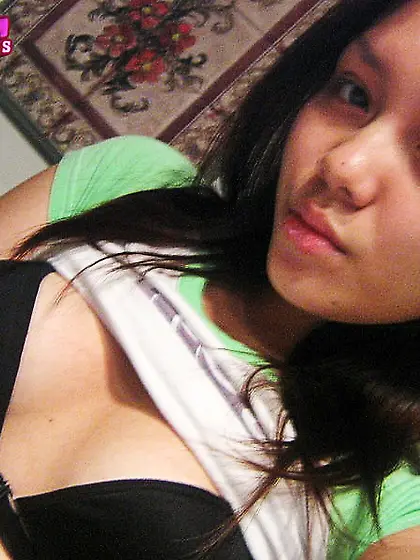 X girl friend playing