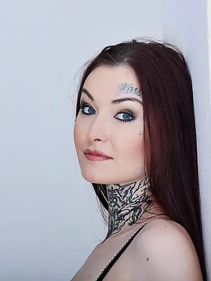 Shaved pussy small tits brunette sucks dick