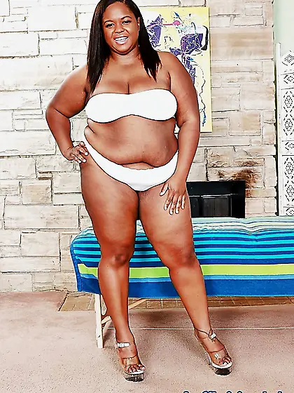 Black BBW Olivia Leigh enjoys pussy massage