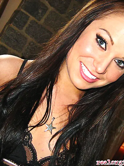 Brown eyed petite form