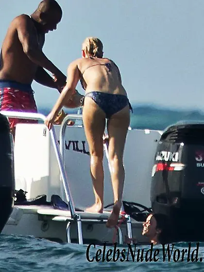 Bikini pics of Jennifer Lawrence