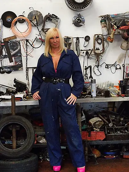 Solo Exhibitionist Melody from United Kingdom