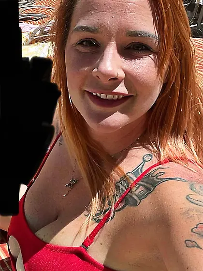 Realtor Erin shows off porn star body for GGW