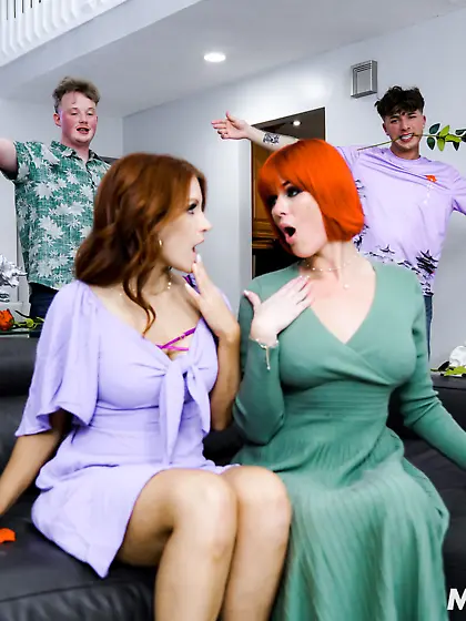 Elise London and Samantha Sinz get nicely fucked on the couch