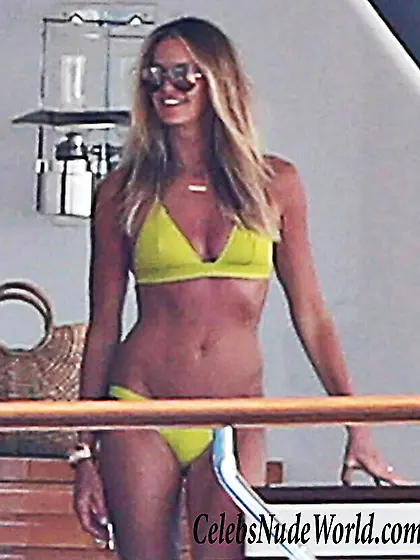 Elle Macpherson sexy photoset