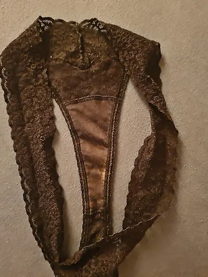 Panty raid : Airbnb and afterparty panties