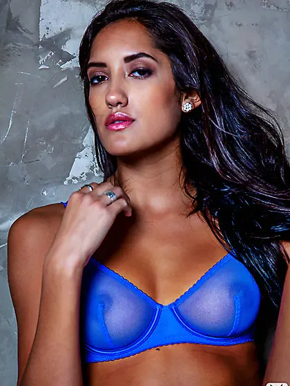 Dark skinned babe royal