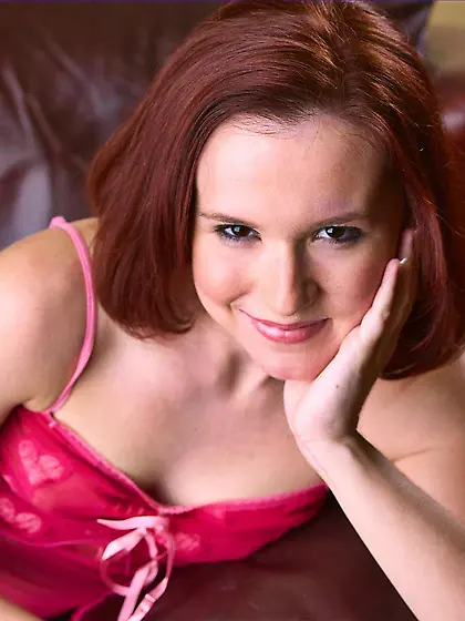 Redhead cutie Annabelle Lee hurries up to take off lingerie and