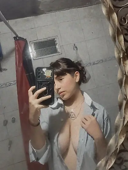 .  Me das sexo oral perfecto..  Me tocas muy exquisi