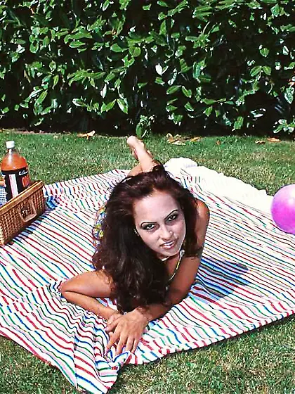 Hot Indian Girl Flashing Boobs In The Park