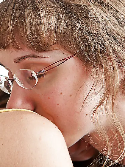 Pussy pleasure and lots of fingering with two lesbian lovers