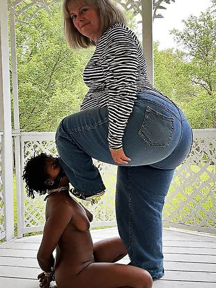 Sweet Pawg Gilf Steps On Nigger Slave