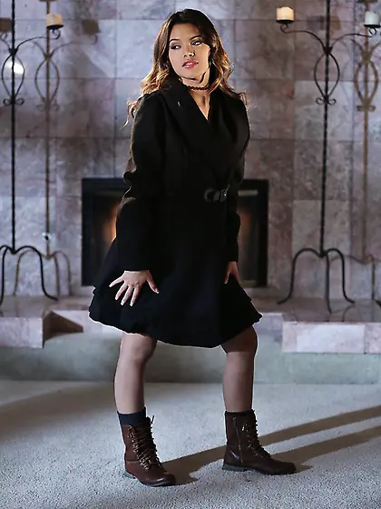 Seductive brunette Josie Jagger is about to get fucked by the fi