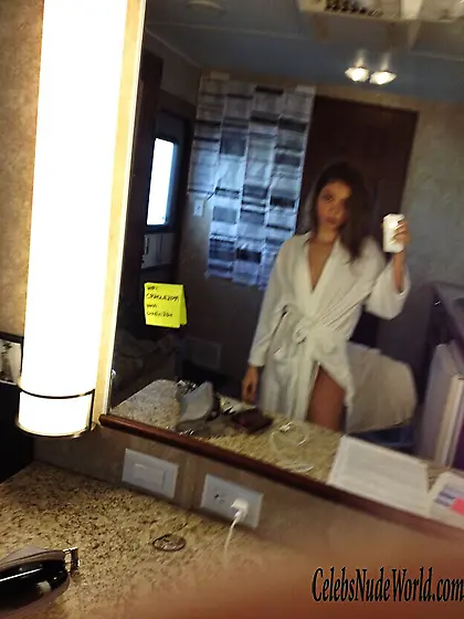 Sarah Hyland LEAKS