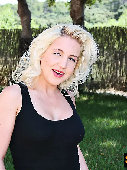 Lesbo friends geeting naked