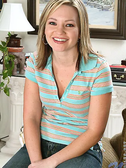 Unclothed Tracy Nubiles shows her pussy that she keeps untrimmed