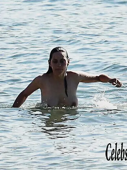 Topless pics of Marion Cotillard