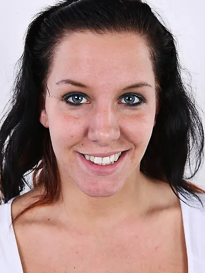 Diva named Kveta takes her king-size bra off allowing her girls