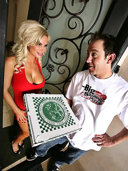 Sexy Diamond Foxxx loves both tasty pizza and long dicks full of