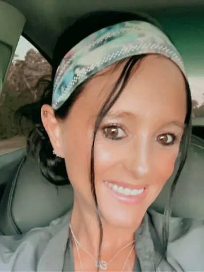 Cute Courtney wanted to show her tits for GGW