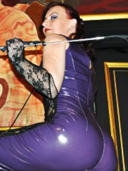 Brunette opheliadomme perform cameltoe