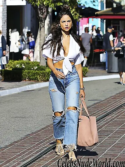 Eiza Gonzalez Looks Lusty For A Latina