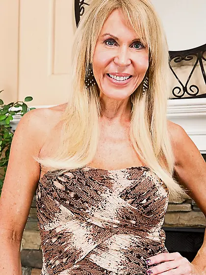 Older babe sexy outfit