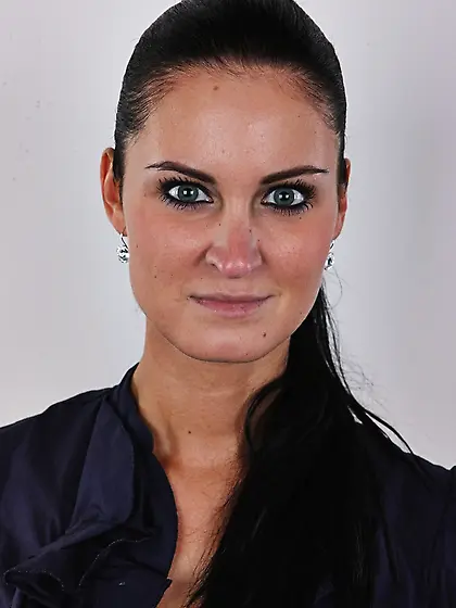 Tanned ponytailed brunette babe