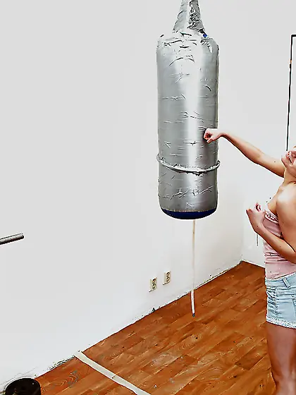 Hungarian naked workout