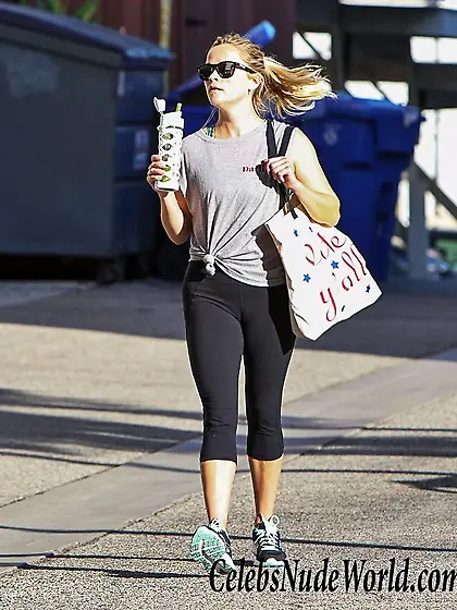 Reese Witherspoon Serious Cameltoe While Out In Los Angeles