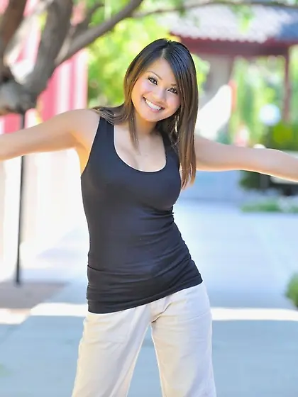 Annie Lee long labia and stretching