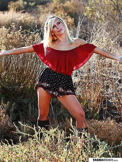 Naughty chick Tasha Reign is teasing with hot downblouse and rou