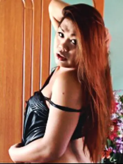 Brunette nicole perform anal