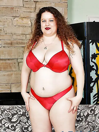 Sexy and horny mature slut Desi Dae