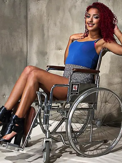 Pussy spreader readies gal