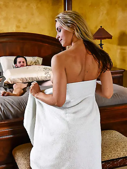 Luscious cougar Sarah Vandella getting plowed in a bunch of pose