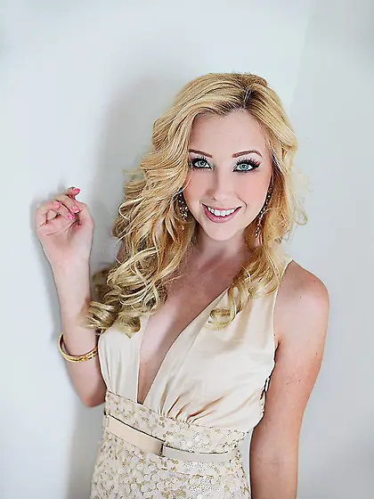 Blonde whore Samantha Saint gets lavish facial after pussy and o