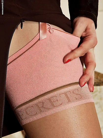 Pretty brunette Cynthia has