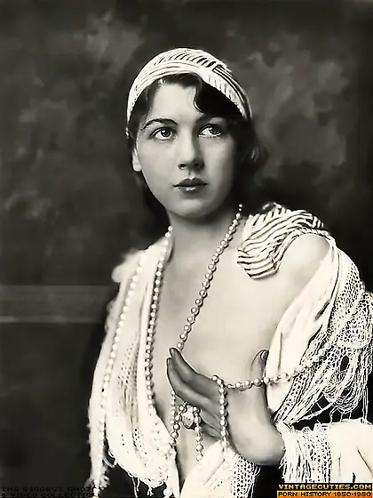 Classic porn ladies exposing