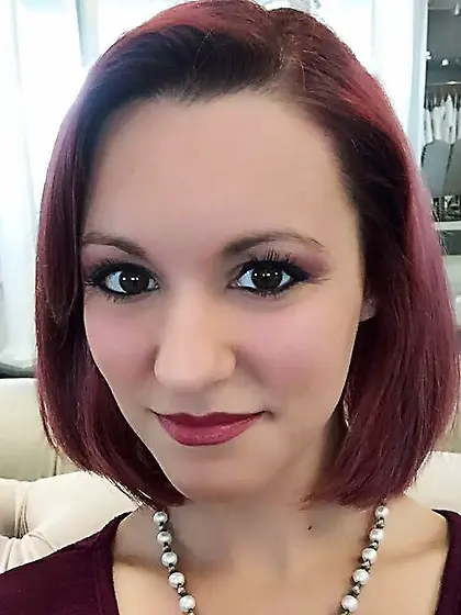 Amanda eventually showed off tits & ass for GGW