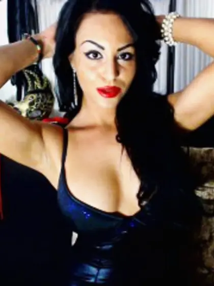 22 yo brunette Allydomina willing to perform:...